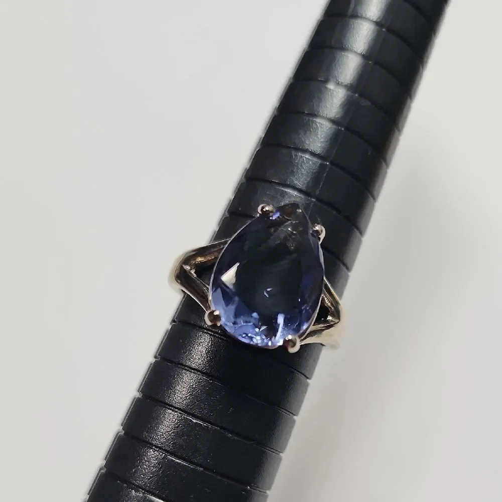 18KGE Ring Size 9